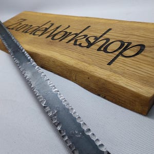 Handsmidd texturerad platt metall. Hamrad stål för hantverk. bild 11