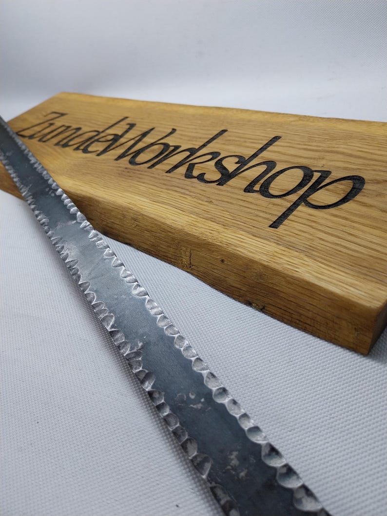 Handsmidd texturerad platt metall. Hamrad stål för hantverk. bild 11