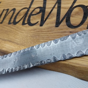 Handsmidd texturerad platt metall. Hamrad stål för hantverk. bild 2