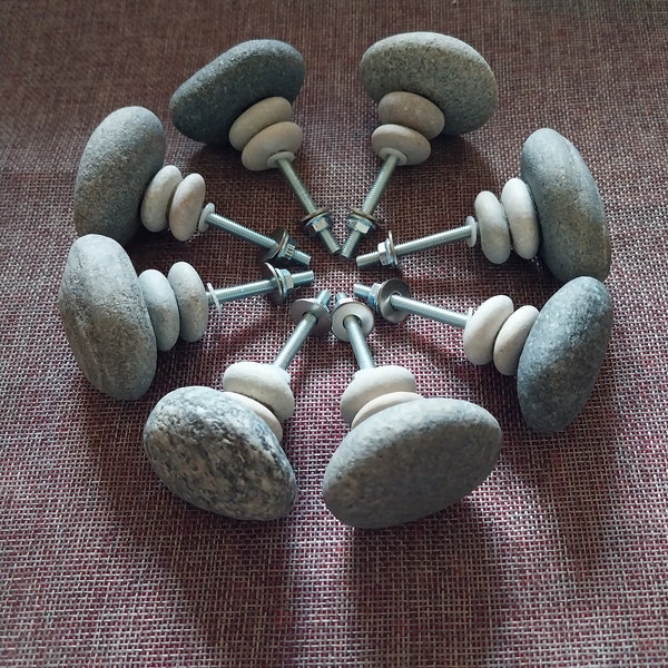 Bouton en pierre d’une seule pièce. Poignée de tiroir Rock. Bouton de meubles en pierre de plage. Poignée d'armoire en galets