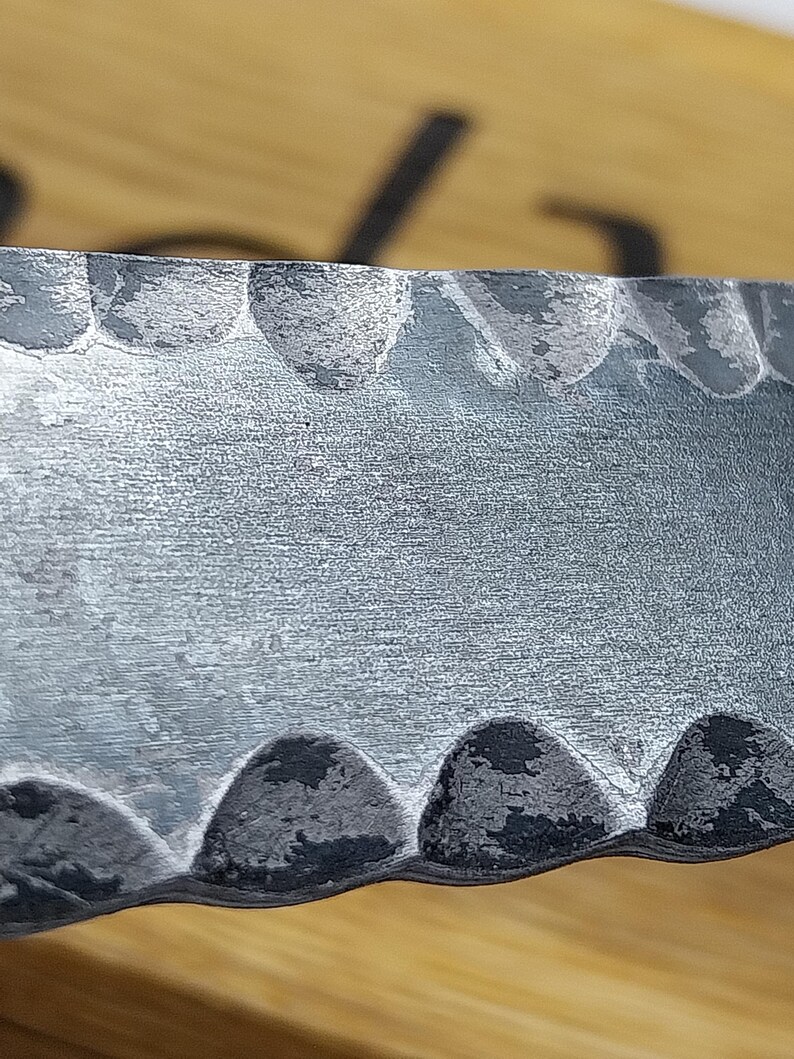 Handsmidd texturerad platt metall. Hamrad stål för hantverk. bild 9