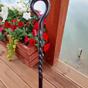 Ręcznie kuty żeliwny pogrzebacz kominkowy. Kute narzędzie kominkowe. Pogrzebacz kowalsko-ogniowy. Pogrzebacz ogniowy. Grabie ogniowe