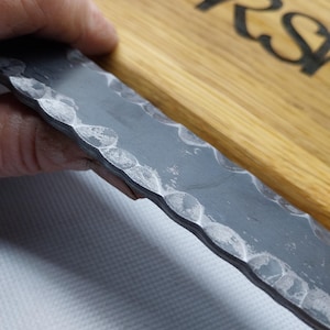 Handsmidd texturerad platt metall. Hamrad stål för hantverk. bild 7