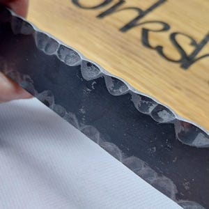 Handsmidd texturerad platt metall. Hamrad stål för hantverk. bild 3