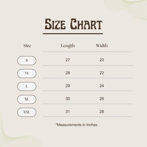 Pode incluir: Tabela de tamanhos para roupas com medidas em polegadas. A tabela mostra os tamanhos S, M, L, XL e XXL com as medidas de comprimento e largura correspondentes.