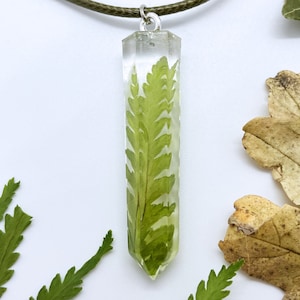 COLLIER EN CRISTAL DE FERN, collier de fougère, pendentif en cristal, collier de terrarium en résine, fleur pressée, collier de feuille de cottagecore de fougère de mousse vraie