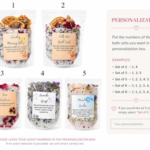 Puede incluir: Cinco bolsas transparentes de sales de ba&ntilde;o numeradas del 1 al 5, que contienen mezclas bot&aacute;nicas &uacute;nicas con rodajas de naranja seca, p&eacute;talos de rosa y lavanda. Un cuadro de texto a la derecha ofrece instrucciones para la personalizaci&oacute;n y selecci&oacute;n.