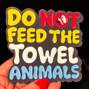 Towel Animal Collection Cruise Door Magnets Do Not Feed - Text