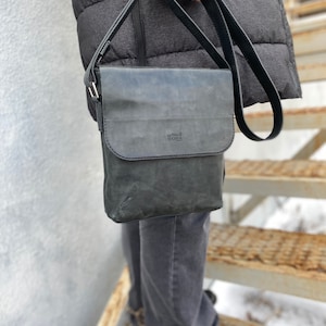 Gender Neutral Leather Messenger Bag Pattern, Basic Crossbody Bag PDF Template, Compact Shoulder Bag Design