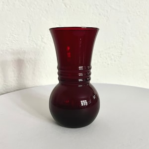 Vintage Ruby Red Vase by Anchor Hocking Red Depression Glass Royal Ruby Red Harding Vase Ribbed Glass Vase MCM Flower Vase Small Glass Vase
