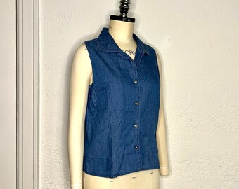 90s Y2K blue denim jean button up sleeveless talbots blouse vest in a size medium of 100 percent cotton Made in Hong Kong Cottagecore top