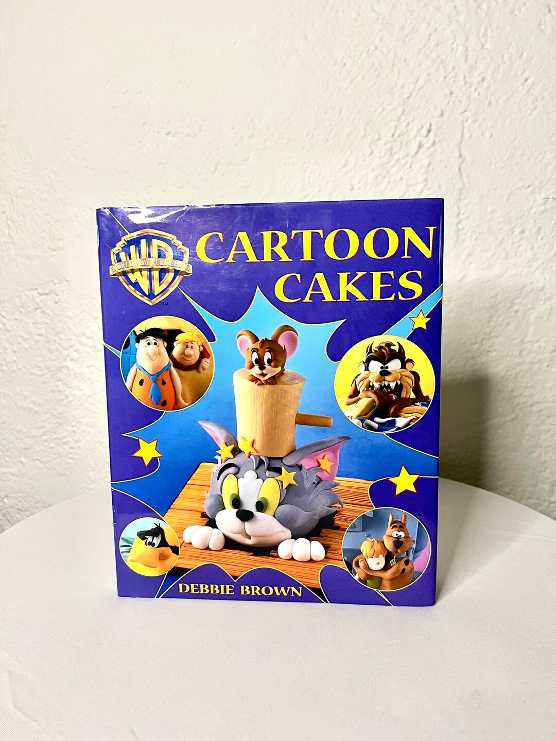 Cartoon Cakes Decorating Baking Cookbook by Cartoon Network, Warner Brothers, Hanna Barbera, and