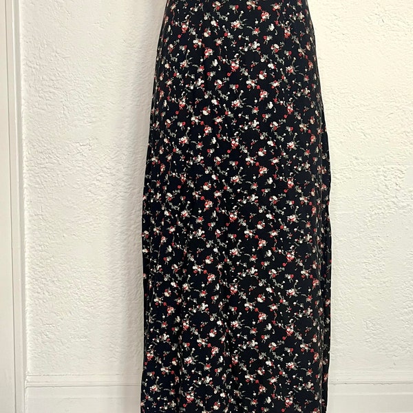 90s y2k Boho Fairycore Maxi Ankle Length Long Bland and Red Floral A Line Maxi Skirt with an Elastic Waist Band in a Womens Size Medium