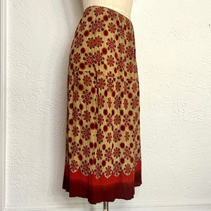 90s Y2K Red Floral Long Flowy Midi A Line Skirt Made of Rayon in a Size Medium with an Elastic waist Band great Boho Fairycore Cottagecore