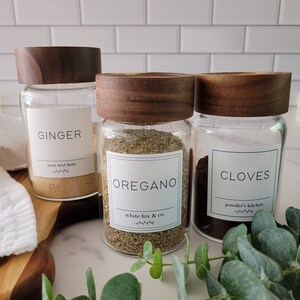 Komplett individuelle minimalistische Pantry Labels | 2" Quadrat | Zahlen Sie nicht für Etiketten, die Sie nicht verwenden! | Wasserfest | Reiß-, kratz- und schmutzabweisend