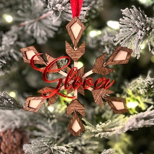 Ornement personnalisé | Décorations en bois | Décoration flocon de neige | Flocon de neige avec prénom personnalisé | Décorations de Noël | Prénom décoratif | Maison de renommée
