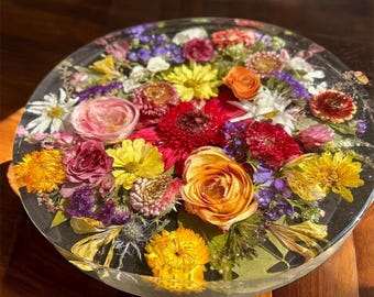 Bandeja giratoria de resina con flores preservadas: Exhibición floral de recuerdo, bandeja con ramo de boda seco