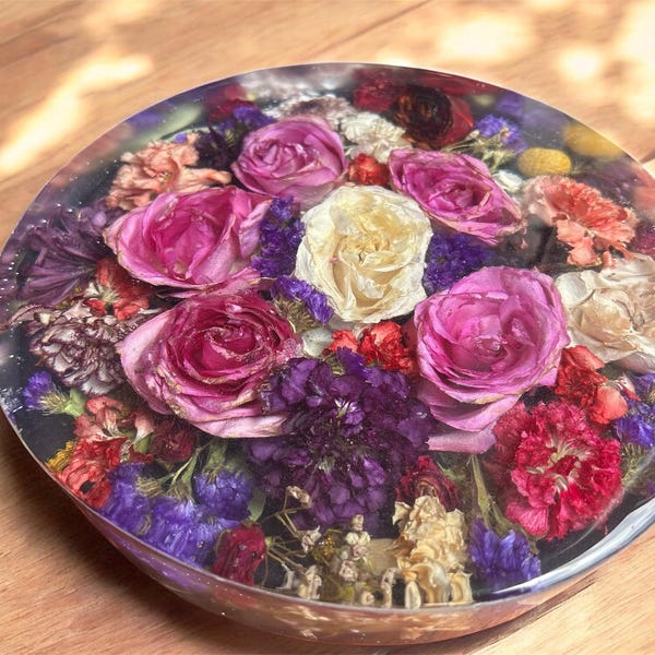 Resin Lazy Susan with preserved flowers– Floral Keepsake Display,  tray with dried wedding bouquet