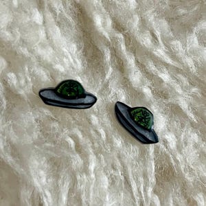 Małe kolczyki UFO