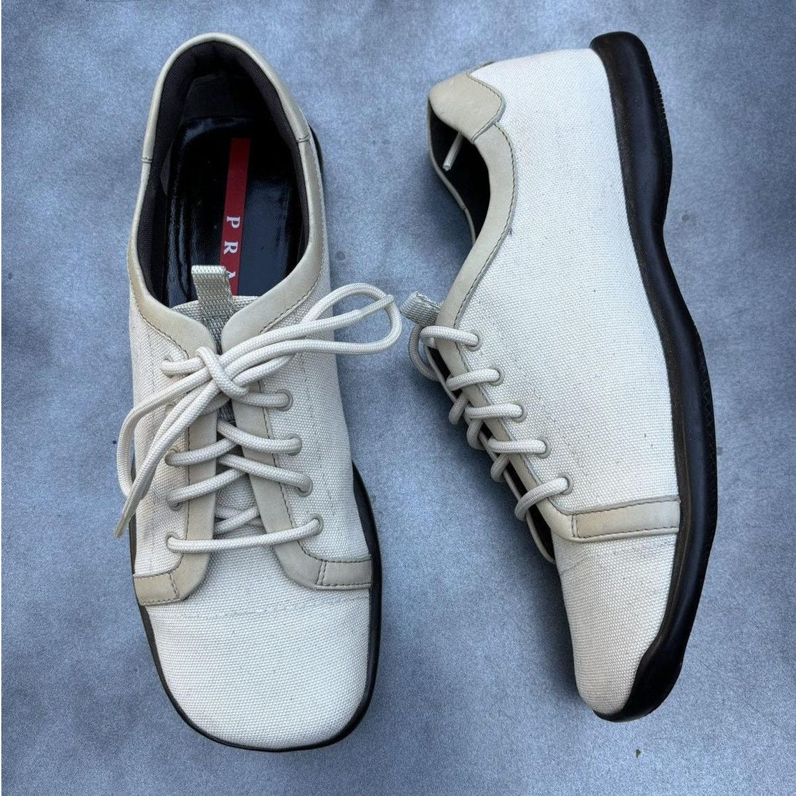 S/S 2000 Prada Sport Sneakers Vintage Prada Square Toe Sport Shoes Beige Canvas 90s 3864 Womens Size 7 Lace Up 1990s Red Line Rare Sporty, foto 1 di 5