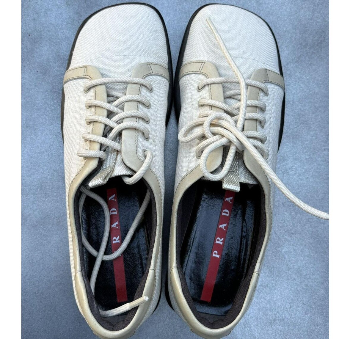 S/S 2000 Prada Sport Sneakers Vintage Prada Square Toe Sport Shoes Beige Canvas 90s 3864 Womens Size 7 Lace Up 1990s Red Line Rare Sporty, foto 3 di 5