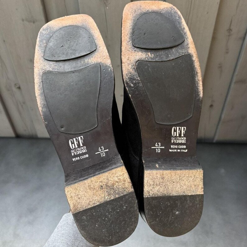 Scarpe da sera in pelle scamosciata con punta quadrata vintage Gianfranco Ferré anni '80 '90 Scarpe in pelle scamosciata vintage GFF Made in Italy con lacci anni '80 '90 Formali in pelle nera immagine 7
