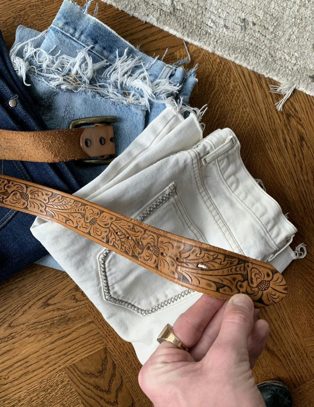 Vintage 70s Boho Hippie Tooled Leather Belt 70s 80s Floral Tooled Leather Skinny Thick Brown Belt  main image 4