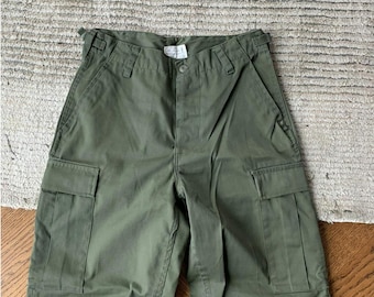2000er Jahre Vintage Cargohose Vintage Militär Überschuss Vintage US Army Hose Verstellbar Vintage Vietnam Korea Krieg XS BDU Fatigues Grün