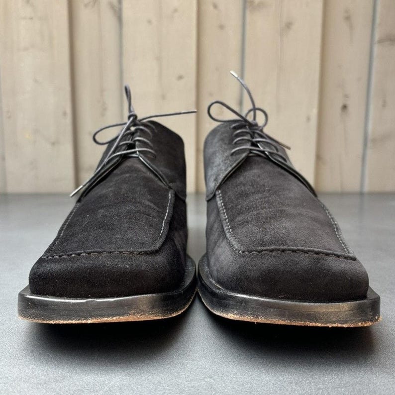 Scarpe da sera in pelle scamosciata con punta quadrata vintage Gianfranco Ferré anni '80 '90 Scarpe in pelle scamosciata vintage GFF Made in Italy con lacci anni '80 '90 Formali in pelle nera immagine 5