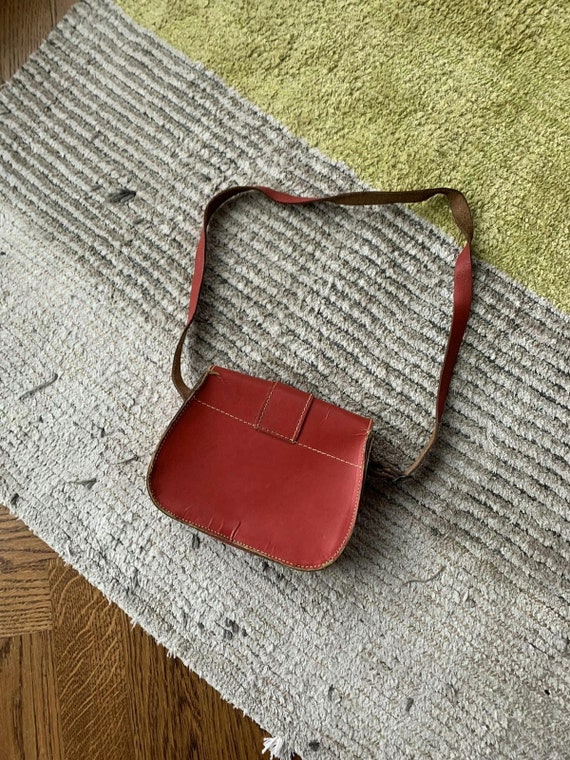 1970s Vintage Red Leather Cross Body Sling Bag Pu… - image 4