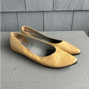 Vintage Miu Miu Flats jaren 90 lederen instappers Prada Point Miu Miu schoenen jaren 90 lichtbruine leren pantoffels Miuccia Prada Jil Sander-stijl