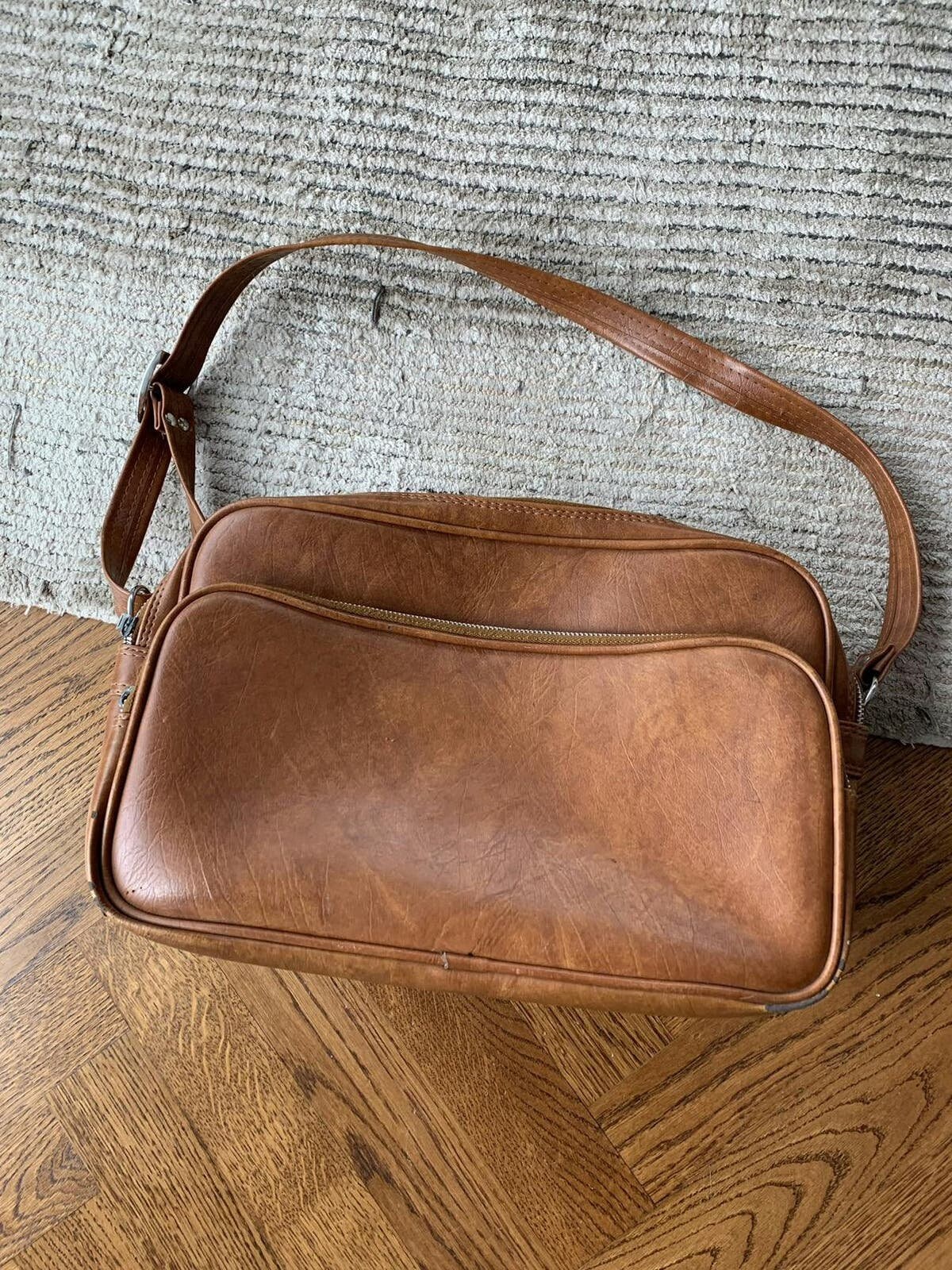 バッグ 80s  vintage sling messenger bag 1980s Brown Leather Messenger Bag 70s Vintage Skyline Crossbody