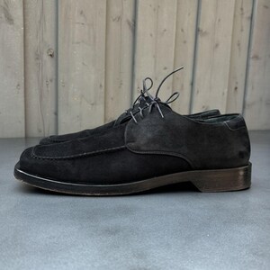 Scarpe da sera in pelle scamosciata con punta quadrata vintage Gianfranco Ferré anni '80 '90 Scarpe in pelle scamosciata vintage GFF Made in Italy con lacci anni '80 '90 Formali in pelle nera immagine 2