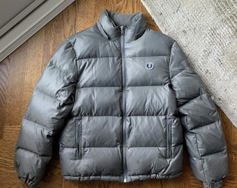Fred Perry Daunenjacke Vintage Feder Wintermantel Herren Medium Gänsedaunen Zip Up Laurel Metall Grau Grau Gunmetal Quilted Elastic