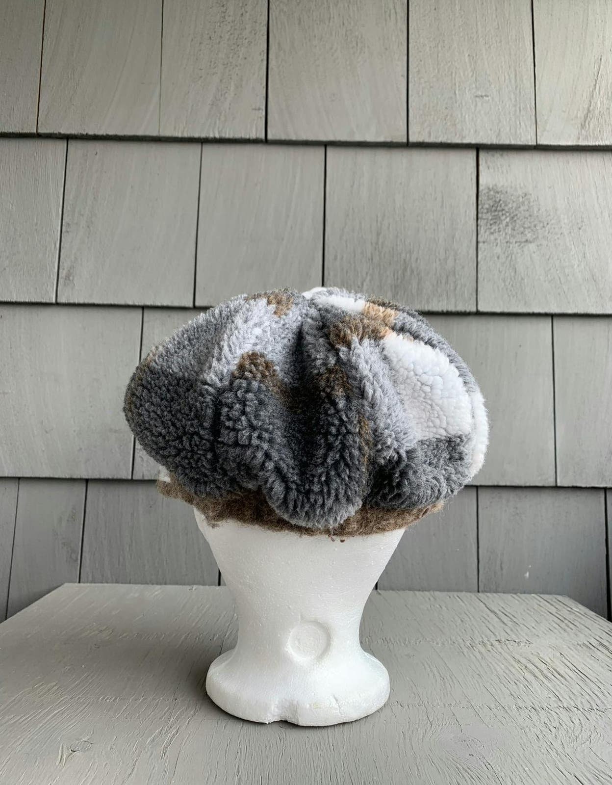 Vintage Y2K Womens Gray  100% Wool Neutral Minimal Studded Newsboy Cap Hat 2000s Newsboy Cap Y2K Vintage Wool Slouchy Hat Camp Ivy Flat  main image 2