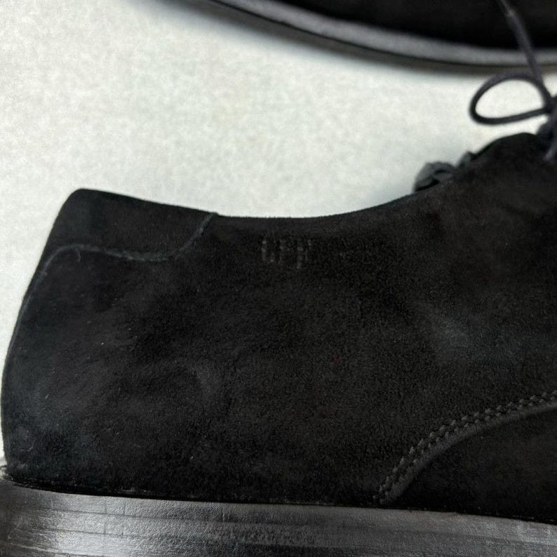 Scarpe da sera in pelle scamosciata con punta quadrata vintage Gianfranco Ferré anni '80 '90 Scarpe in pelle scamosciata vintage GFF Made in Italy con lacci anni '80 '90 Formali in pelle nera immagine 10