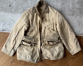 True Vintage American Hunting Jacket Thrashed Chore Coat S M Vintage Hunting Coat Roebucks Fieldmaster 19450 1940s 1960s Barn Coat Cropped