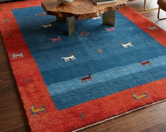 Alfombra de lana Loribaft Gabbeh anudada a mano, tejida a mano, estilo tribal, con diseño ingenuo de animales en rojo y azul, decoración tradicional nómada artesanal para el hogar.