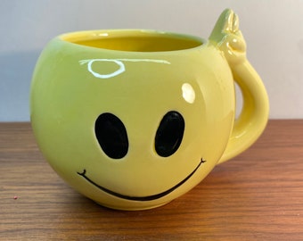 Vintage happy face Smile mug