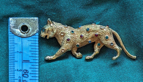 Unsigned leopard brooch with colorful rhinestones - image 4