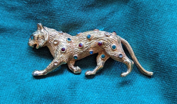 Unsigned leopard brooch with colorful rhinestones - image 6