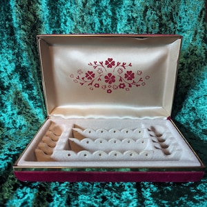 Vintage Red Velvet Clamshell Jewelry Box Travel Organizer for Earrings Rings etc