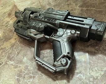 2 Nerf modified Nerf blasters. Elite commander - Great for cosplay, fancy dress, Film prop and of course Nerf battles