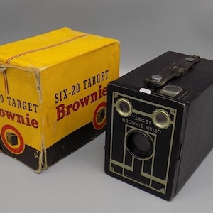 Vintage Kodak Brownie Six-20 Target Box Camera Original Box Nice Condition