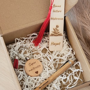 coffret cadeau personnalisée pour maîtresse /cadeau fin d'année / marque page / porte clé/ stylo bambou
