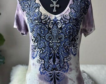 New Vocal Apparel womens crystal embellished berry purple blue tie dye fleur de lis western fringe shirt tunic m medium usa biker boho
