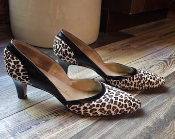 Französische Bootery Leopard Print Leder Pumps