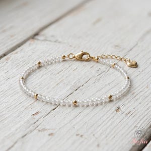 Bracelet en quartz clair, bracelet fin et étanche à perles, bijou de naissance, bijou minimaliste en or, à superposer