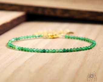 Natural Emerald Bracelet - Green Emerald Stone Crystal Dainty Bracelet - Tiny Green Gemstone Minimalist Bracelet Gift to her, gift to him