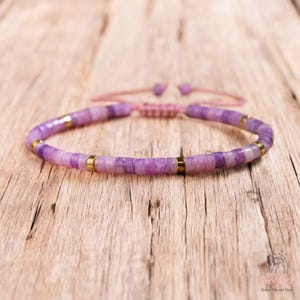 Pulseira de pedra natural de lepidolita - Pulseira delicada com pedra preciosa de cristal roxo - Pulseira de pedra de mica e lavanda Presente para ela, presente para ele